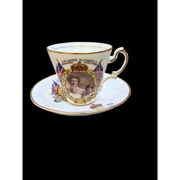 Queen Elizabeth II Coronation Commemorative Salisbury China Cup & Saucer With Go - Picture 9 of 9